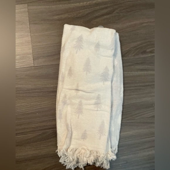 Wondershop White and Gray White Trees Hand Towels set of 2-NWOT - Picture 3 of 5